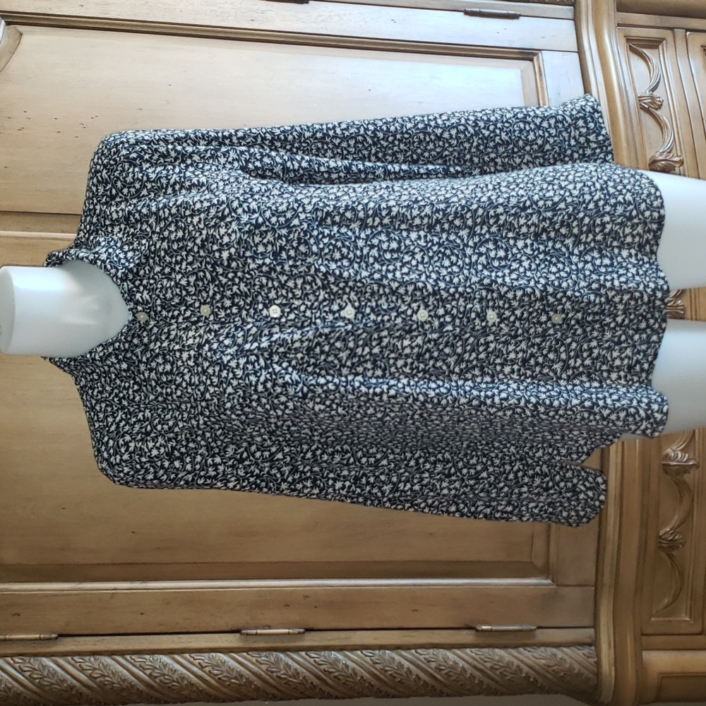 Ann Taylor LOFT Long Sleeve Button Down Blouse